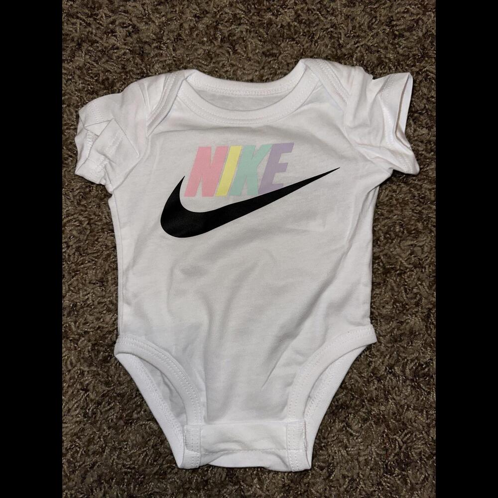 Nike Infant (Girl’s) 3 Piece Romper Bodysuits Set - Picture 4 of 12